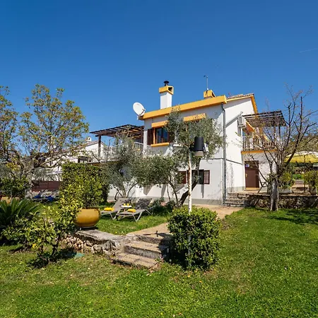 Jurkovic - Nji100 By Interhome * Njivice